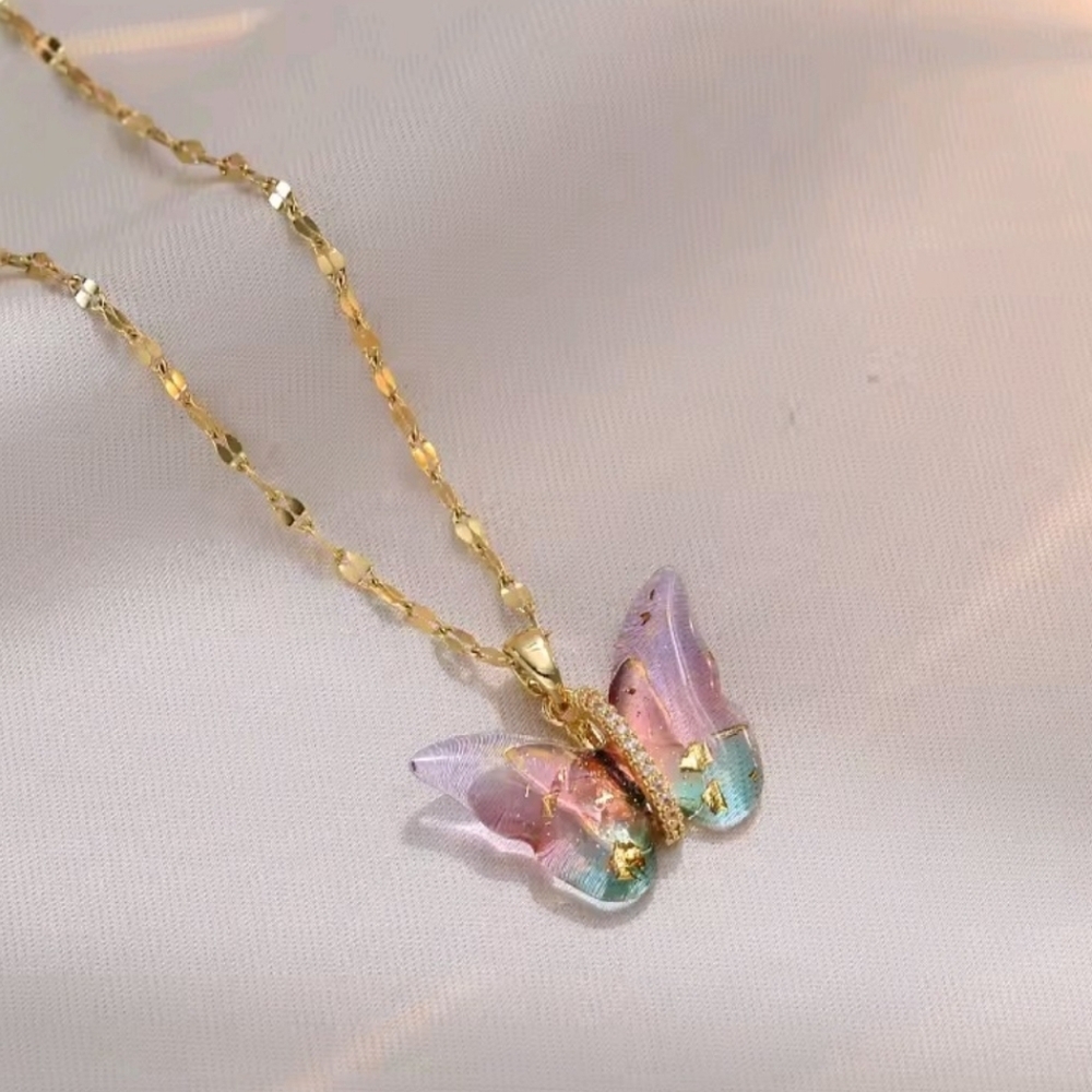 Elegant Gold Colorful Crystal Charm Butterfly Pendant Necklace - Picture 3 of 8